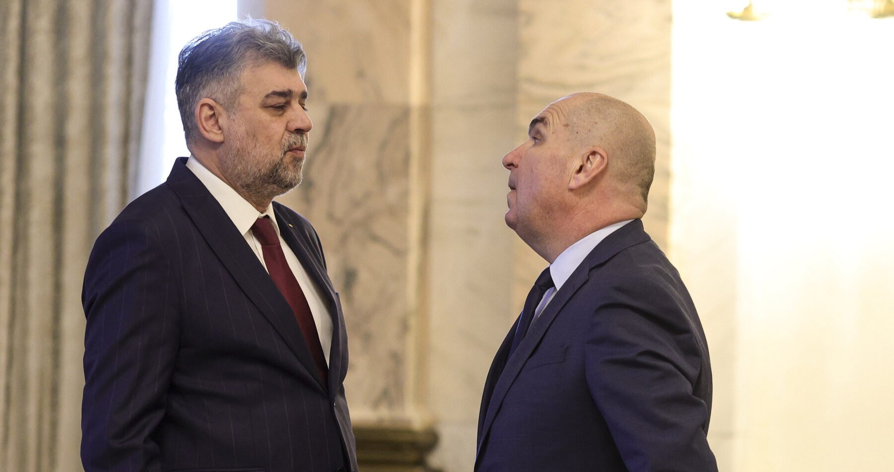 Marcel Ciolacu uită de neutralitate și lansează acuzații dure împotriva liderului PNL Ilie Bolojan în contextul crizei economice În plină criză economică și în timp ce România se confruntă cu anunțul oficial privind instalarea recesiunii tehnice, liderii politici români își împart întreaga responsabilitate pentru situația critică în care se află țara