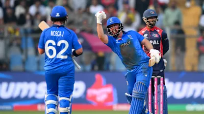 Sri Lanka apply the early grip