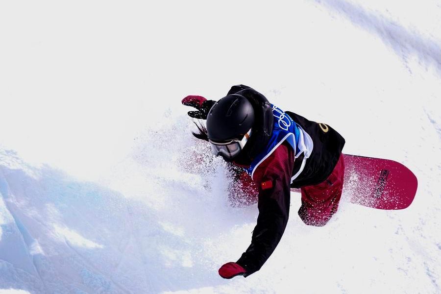 Chinese snowboarder Liu Jiayu confirmed free of spinal injury after crash in Olympic women's halfpipe-Xinhua