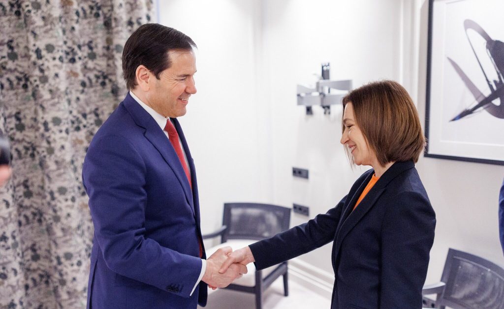 Întâlnire strategică între Maia Sandu și oficiali americani la München, semnal clar de sprijin în contextul regional În pragul unei luni cu tensiuni crescânde în regiunea Mării Negre, întâlnirea dintre președinta Republicii Moldova, Maia Sandu, și secretarul de stat american, Marco Rubio, a reprezentat un moment crucial în dinamica diplomatică a zonei