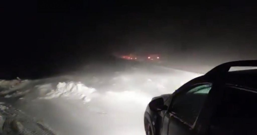 Cod portocaliu de viscol puternic în București și alte 12 județe Capitala României se află sub avertizarea codului portocaliu de viscol puternic, iar meteorologii prevăd că din această seară, 20 februarie, ninsorile vor deveni tot mai intense