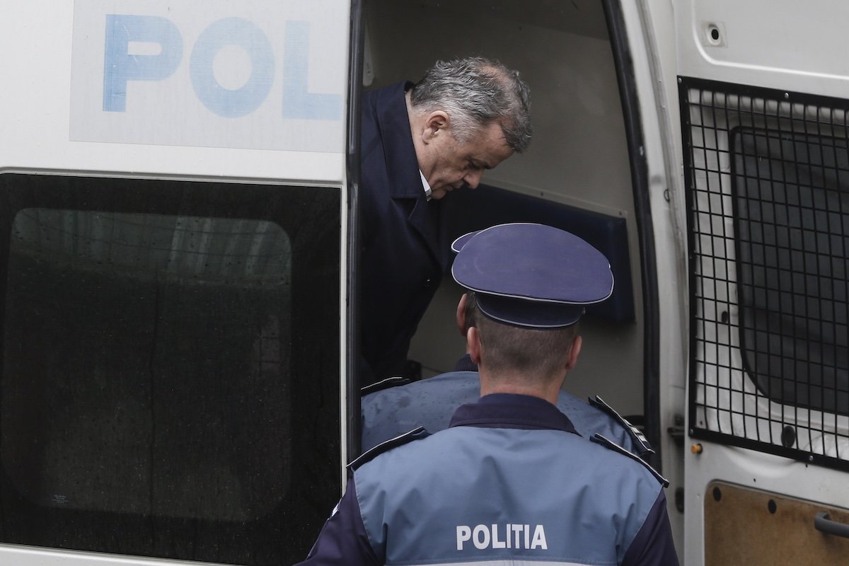 Neculai Onțanu, fost primar al Sectorului 2 din București și unul dintre puținii edili din România care a deținut și gradul de general-maior, rămâne figura emblematică a politicii locale marcate de controverse și acuzații de corupție