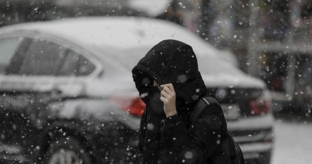Iarnă cruntă în România: ninsori abundente și vânt puternic, -15°C!