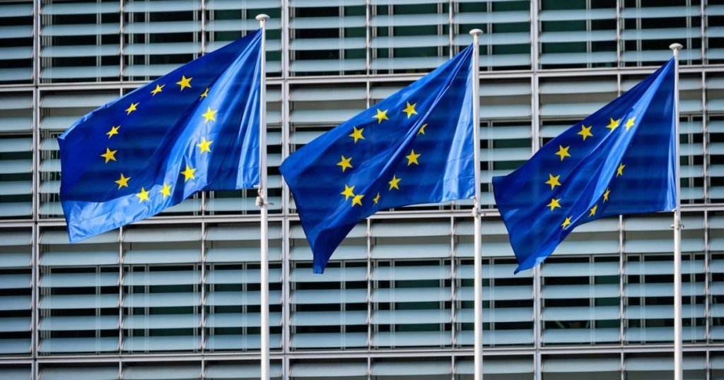 Comisia Europeană neagă acuzațiile de ingerință în alegerile din România Comisia Europeană a respins vehement acuzațiile formulate de Statele Unite, care susțin că Executivul european ar fi intervenit direct în alegerile naționale din România