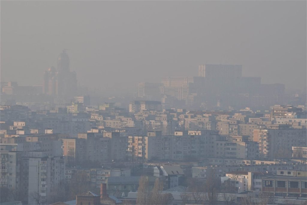 Calitatea aerului din București și Ilfov, în ciuda eforturilor și măsurilor de monitorizare, rămâne grav afectată, iar 2025 a confirmat această realitate alarmantă