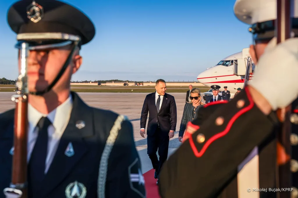 Polonia se pregătește pentru un răspuns nuclear în contextul provocărilor Rusiei Președintele autorității naționale pentru securitate nucleară din Polonia, Karol Nawrocki, a declarat recent că țara sa trebuie să înceapă urgent dezvoltarea propriului arsenal nuclear