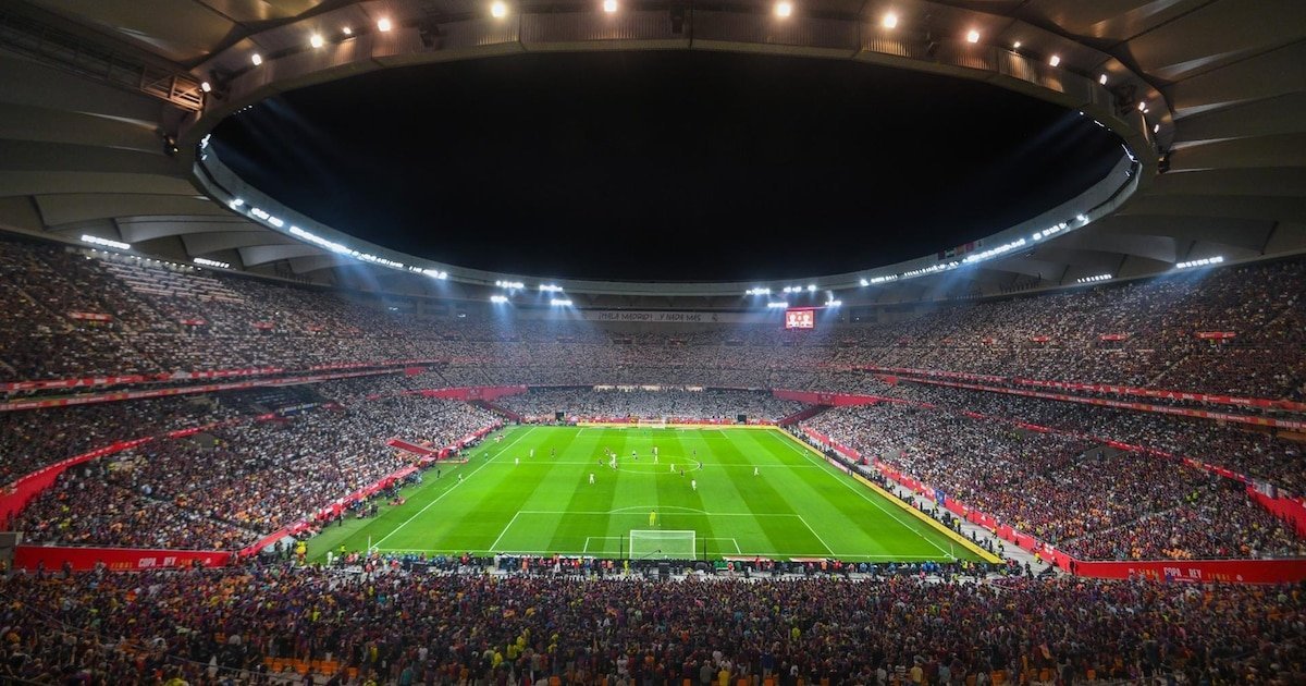 Dos aparcamientos de la Cartuja reducen sus plazas y se reabre la SE-20 ante el partido de Copa