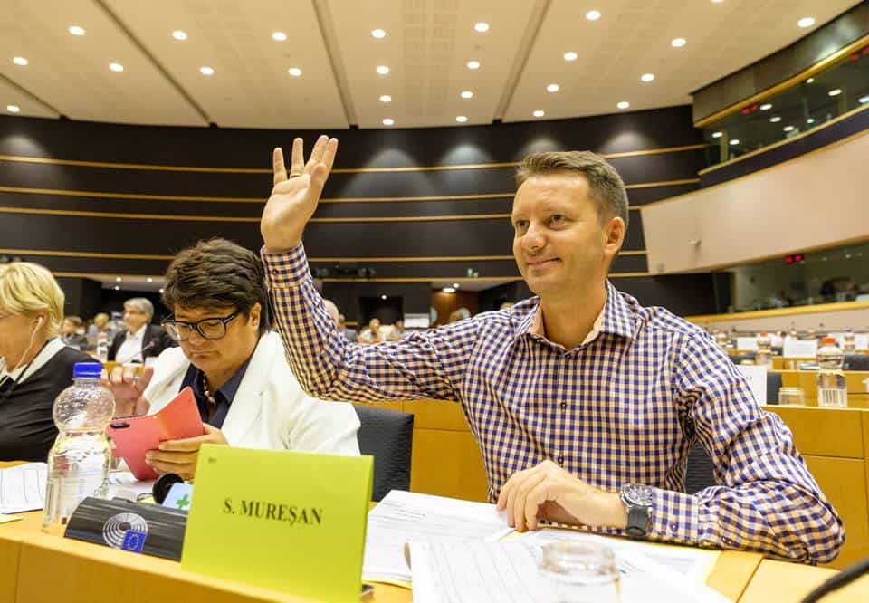 Europarlamentarul Siegfried Mureșan contestă percepția privind situația economică a României: “Suntem mai bine acum decât în 2025” Într-un discurs remarcabil, europarlamentarul liberal Siegfried Mureșan a lansat o argumentație fermă împotriva percepției negative asupra economiei românești, afirmând că situația actuală este, în fapt, mai favorabilă decât cea din urmă cu doi ani și jumătate