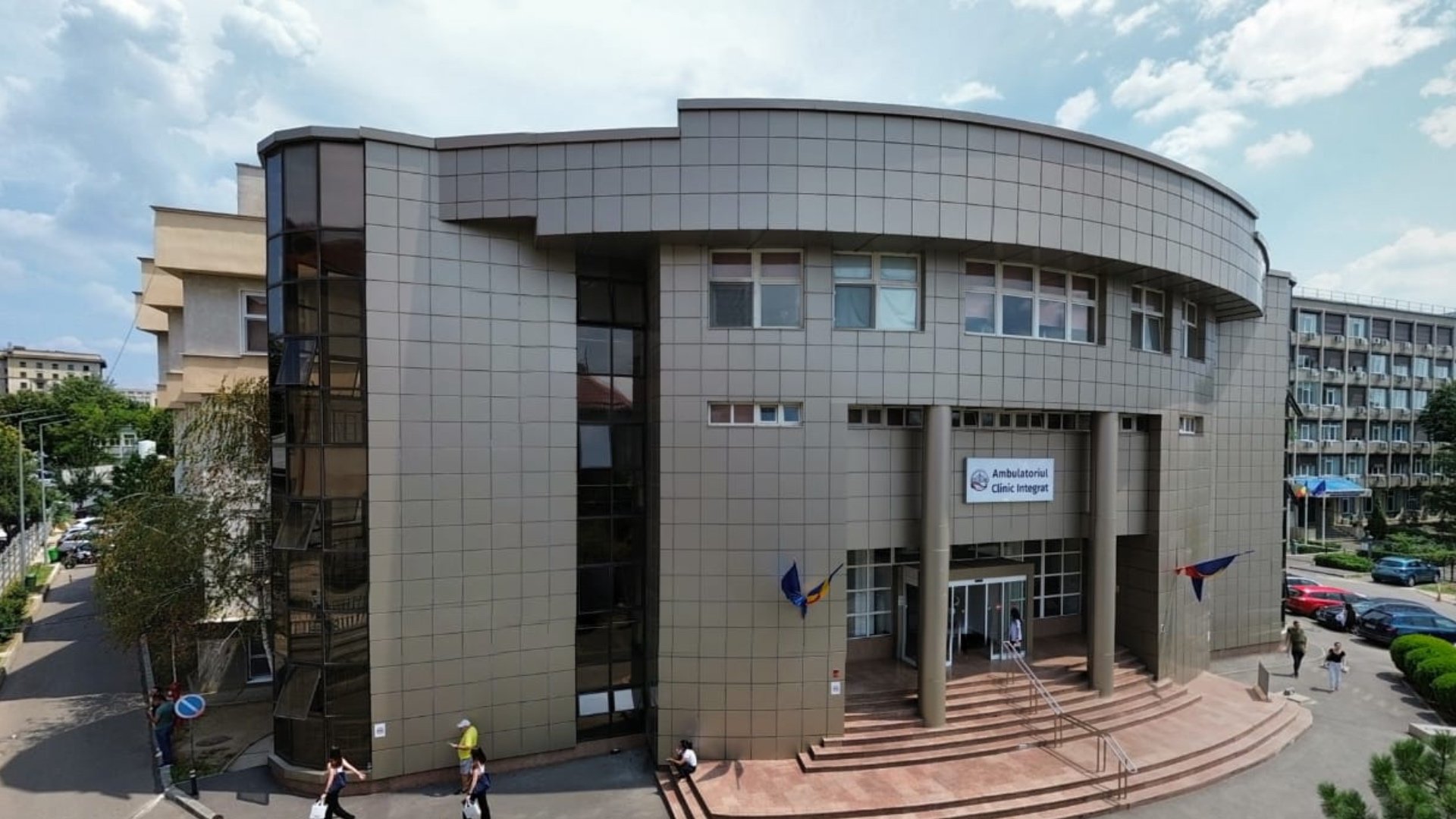 Spitalul Militar achiziționează roboți medicali de 10 milioane euro de la firma unei apropiate a familiei Oprescu | SNOOP