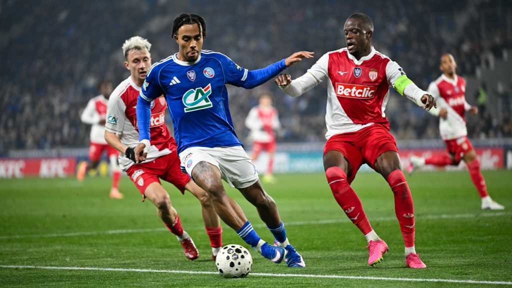 Strasbourg învinge Monaco și se califică în sferturile Cupei Franței Strasbourg a obținut o victorie convingătoare, învingând AS Monaco cu 3-1 în cadrul optimilor de finală ale Cupei Franței, meci desfășurat pe stadionul Meinau