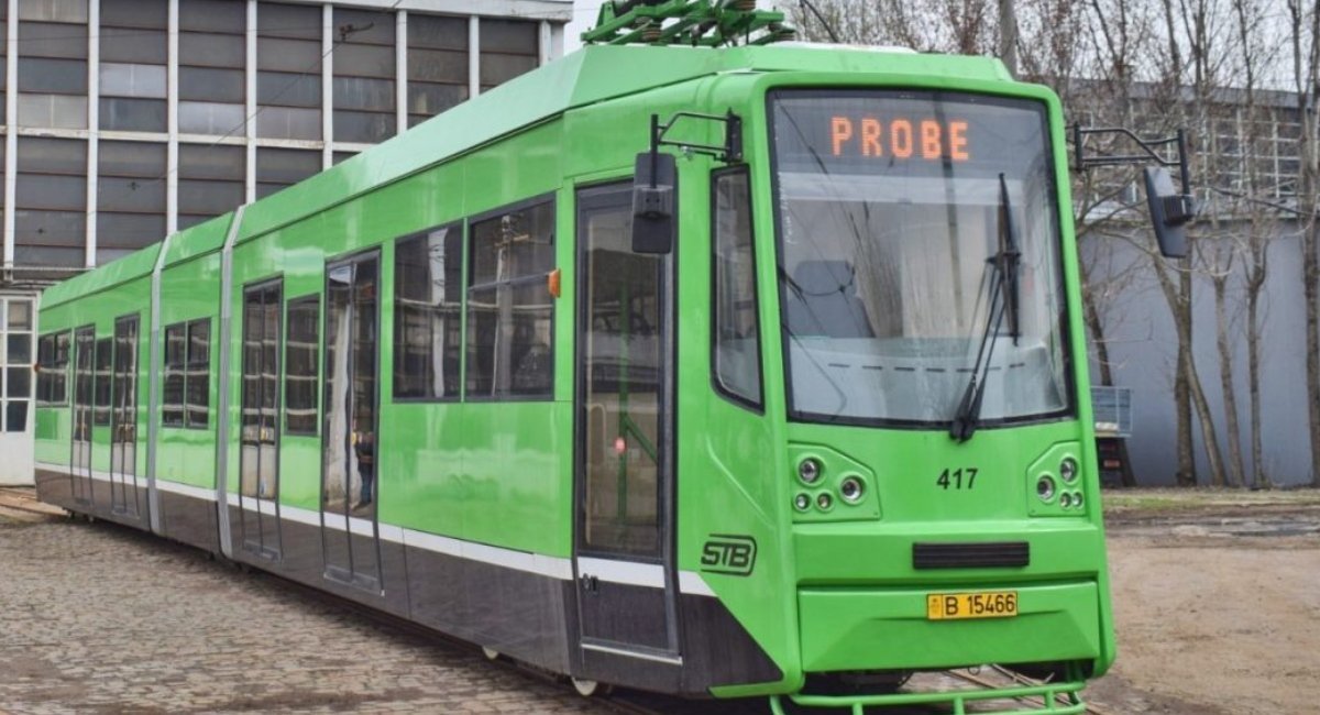 Un tramvai Bucur LF-CA, fabricat în 2013, a fost supus recent unor ample proceduri de reparaţie și modernizare la Uzina de Reparații – Atelierele Centrale (URAC), marcând un pas important în modernizarea parcului de transport public din București