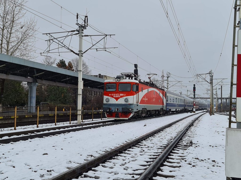 CFR Călători anulează trenuri din cauza vremii severe CFR Călători a anunțat astăzi anularea a mai multor trenuri în contextul condițiilor meteorologice neprielnice, care afectează semnificativ circulația feroviară
