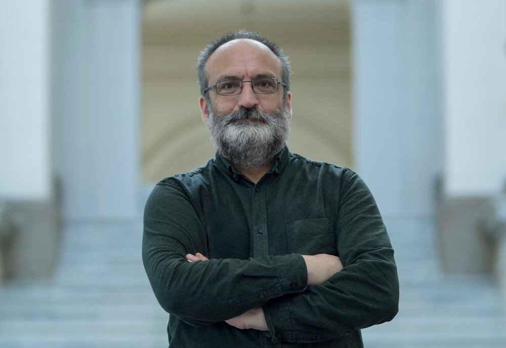Doliu în presa românească: A murit Victor Kapra, un veteran al jurnalisimului economic și IT&C Victor Kapra, renumitul jurnalist specializat în domeniul economic și al tehnologiei informației din România, a murit, anunță agenția Mediafax