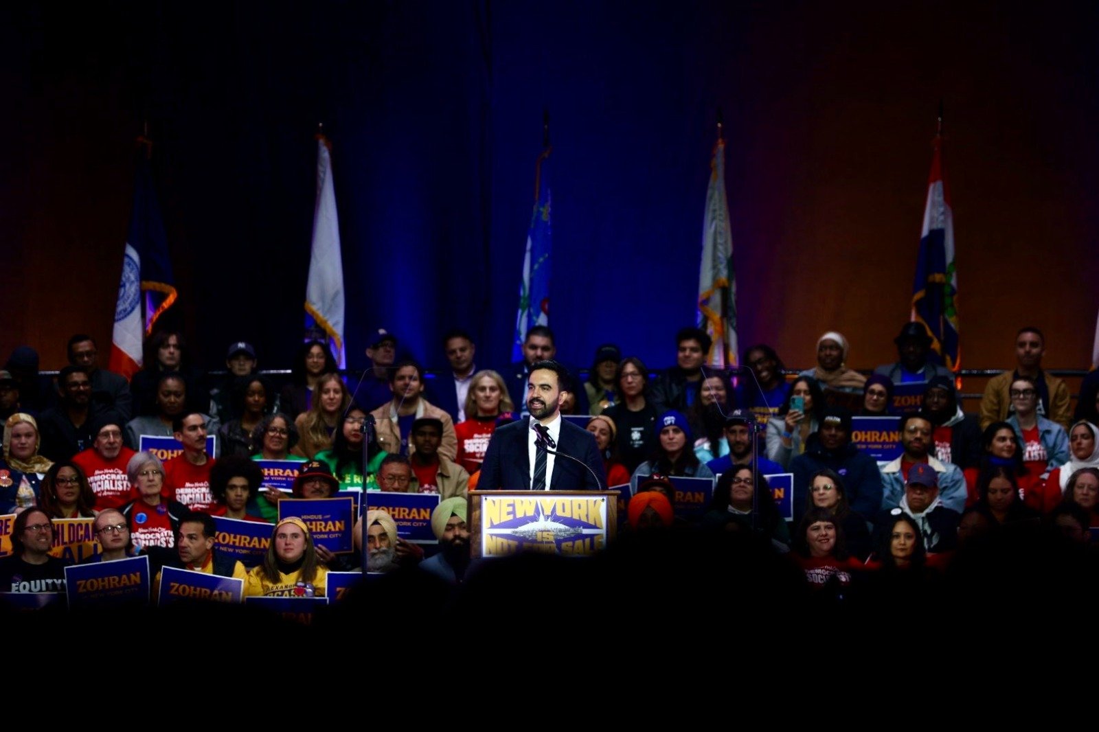 Criza economică schimbă viața artiștilor din New York: o carieră de 20 de ani în pericol de destrămare Durerea unei cariere de succes în domeniul creației, pasiunea pentru desen și machiaj în cinematografie și televiziune, sunt acum umbrite de dificultățile cotidiene cauzate de costul exorbitant al vieții în New York