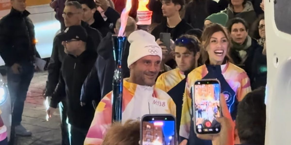 YjdhYmMxYjcwZDNjOWNiZWU2MzA0MzMyN2NlNg.thumb_.jpg - ReactiveNews