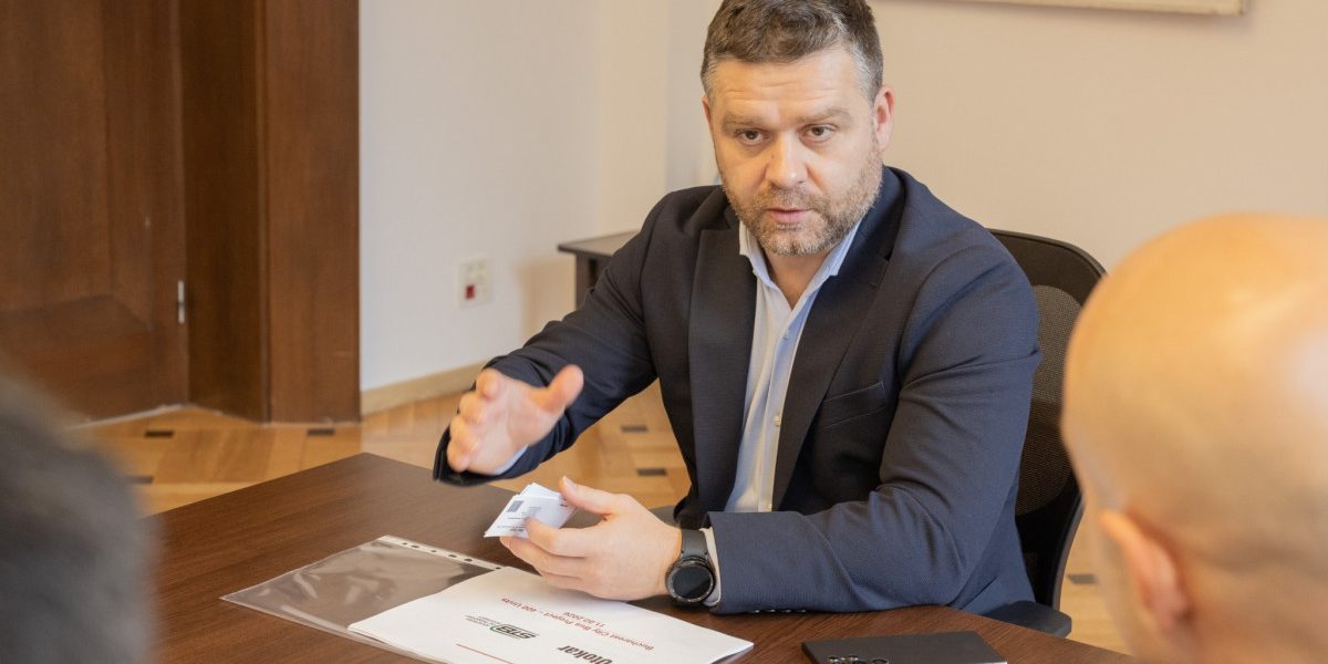 Yz0xJmhhc2g9MTYxZWU5NjkzYTU4NDczYmU3NzE4YjMxZDI2YmI0MzA.thumb_.jpg - ReactiveNews