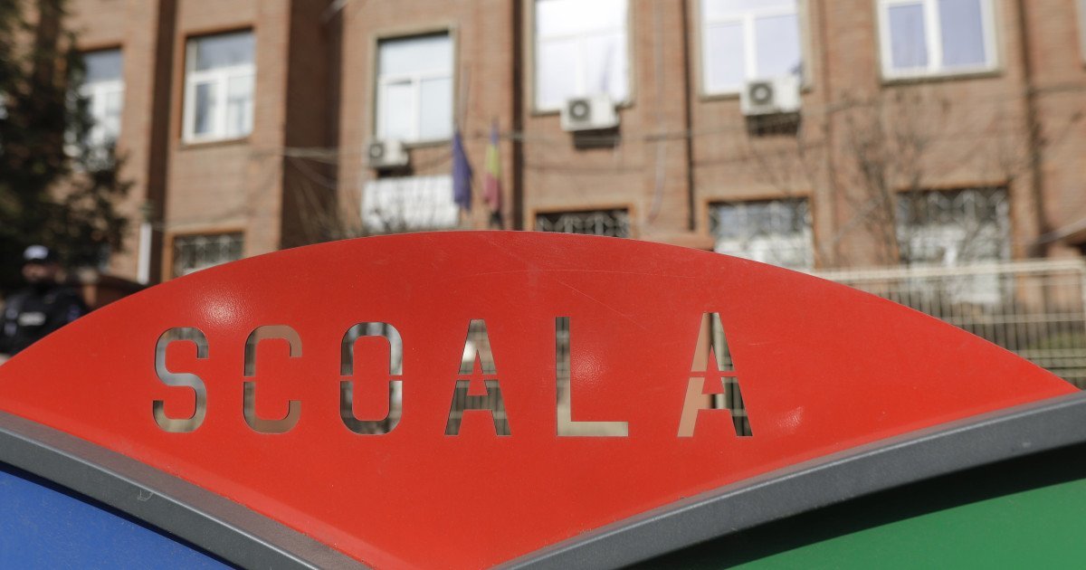 Brăila înfruntă vremea extremă: cursurile suspendate în șapte școli Inspectoratul pentru Situații de Urgență (ISU) Brăila a anunțat suspensia cursurilor cu prezență fizică pentru miercuri, 18 februarie, în șapte unități de învățământ din județ, din cauza condițiilor meteorologice severe