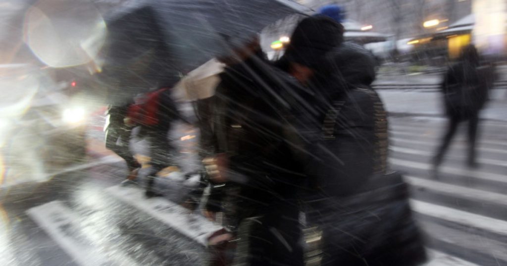 Meteorologii români anunță o schimbare dramatică a vremii, cu precipitații care se vor transforma în ninsoare în următoarele zile