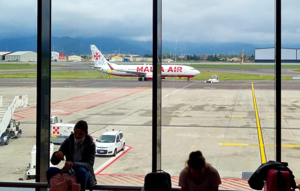 Grevă națională în Italia afectează zborurile României: pasagerii, în alertă O grevă la nivel național programată pentru 16 februarie în Italia provoacă deja preocupări în rândul românilor care au planificate zboruri spre și dinspre Peninsulă