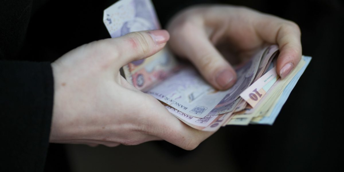 bani-lei-bancnote-cash-numerar-Sursa-foto-Inquam-Photos-Octav-Ganea-2.jpg - ReactiveNews