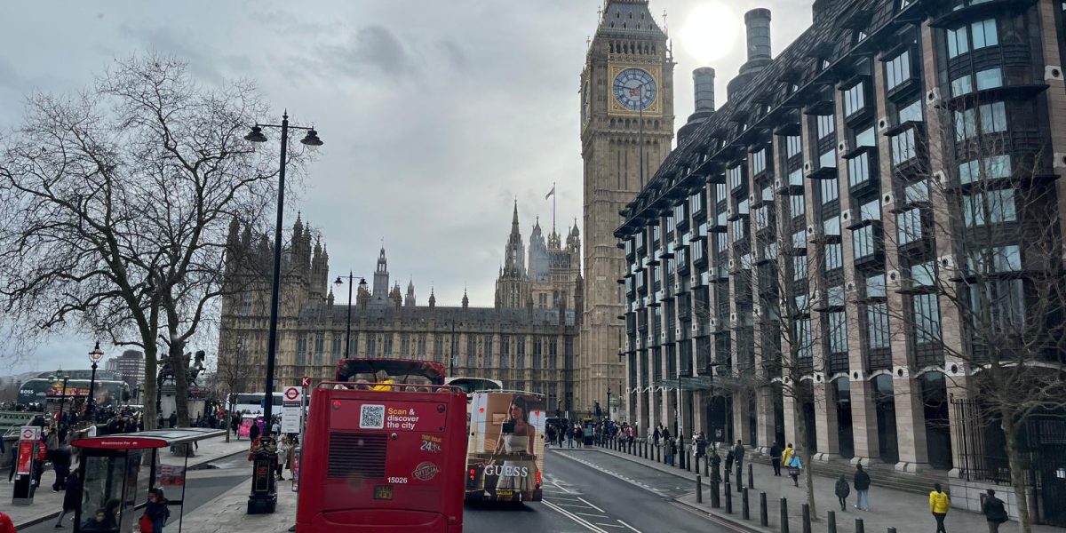 big-ben-double-decker-turisti-londra.jpg - ReactiveNews