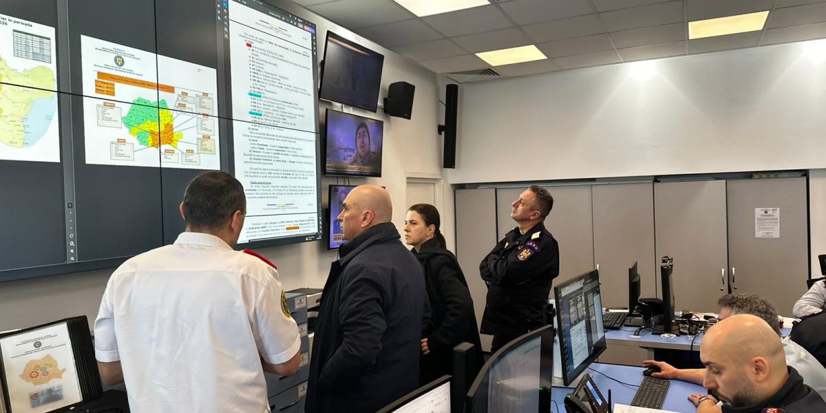 bolojan-la-centrul-de-comanda-al-MAI.jpg - ReactiveNews