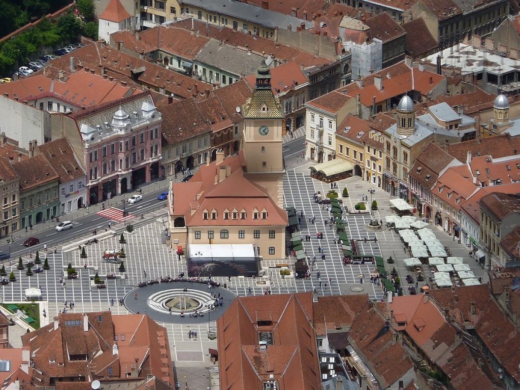 Creșterea taxelor și impozitelor locale stârnește controverse și divizează autoritățile publice Decizii luate de autoritățile locale în contextul noilor modificări fiscale au provocat valuri de dezbateri în spațiul public și în rândul ediliilor din întreaga țară