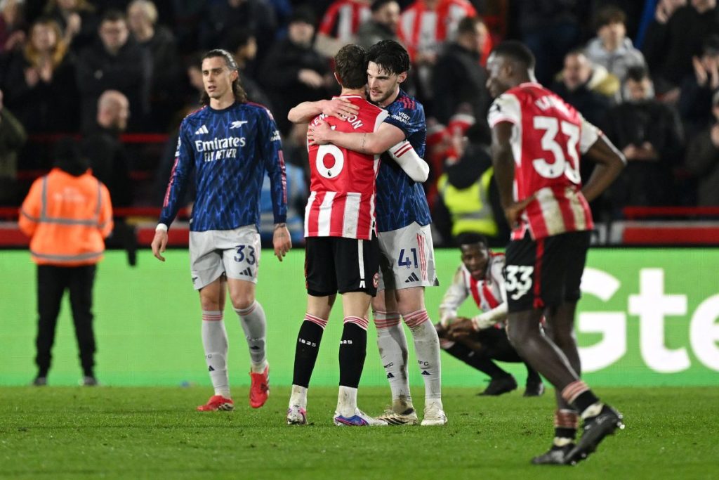 Arsenal cedează teren, City se apropie: liderul devine vulnerabil!