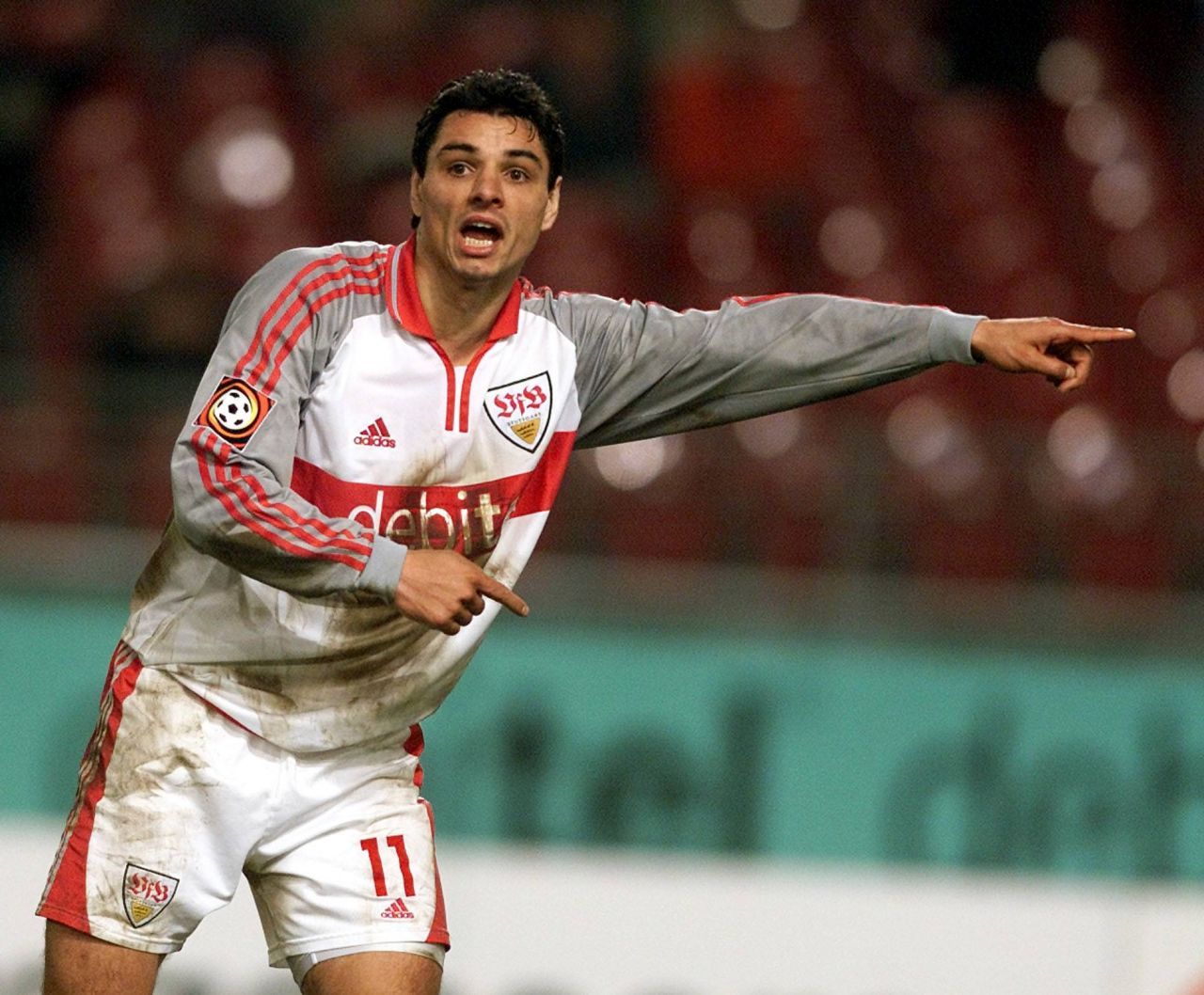 Ionel Ganea, un simbol al fotbalului românesc: Analiză a talentului de excepție al lui Dinamo Ionel Ganea, unul dintre cei mai remarcabili jucători din istoria fotbalului românesc, își reafirmă influența în sportul național, având un rol esențial și în actualitatea echipei Dinamo București