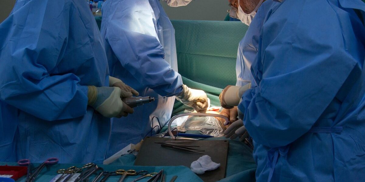 chirurgi-e1764485939950.jpg - ReactiveNews