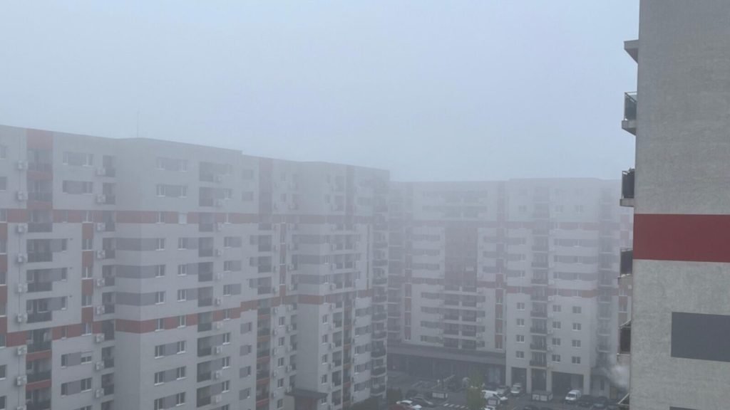 Ceață densă în București și Ilfov: autoritățile îndeamnă la prudenta deplasare O alertă de caracter meteorologic sever a fost emisă în această seară pentru capitală și zonele adiacente din Ilfov, în urma formării unei ceațe dense ce îngreunează vizibilitatea pe drumurile naționale și autostrăzile din zonă