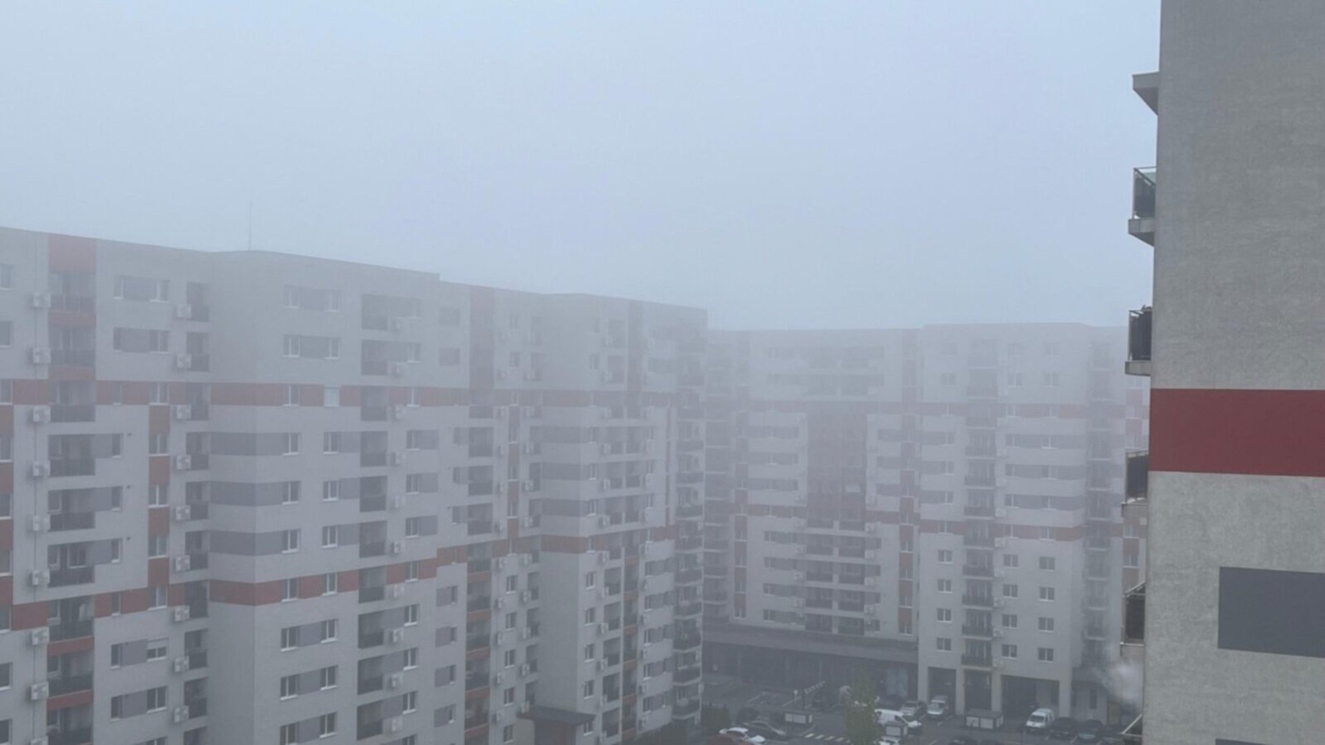 Ceață densă în București și Ilfov: autoritățile îndeamnă la prudenta deplasare O alertă de caracter meteorologic sever a fost emisă în această seară pentru capitală și zonele adiacente din Ilfov, în urma formării unei ceațe dense ce îngreunează vizibilitatea pe drumurile naționale și autostrăzile din zonă