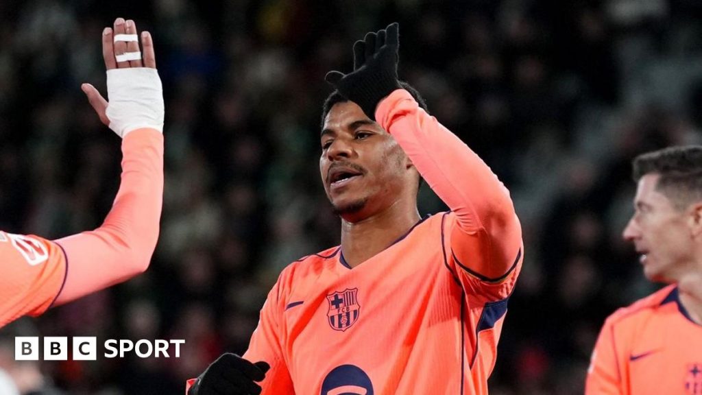 Barcelona își consolidează poziția în La Liga cu o victorie convingătoare Barcelona a reușit să se distanțeze la patru puncte față de principala urmăritoare, Real Madrid, după ce a învins echipa Elche cu 3-1, într-o dispută marcată de revenirea în forme a împrumutatului de la Manchester United, Marcus Rashford