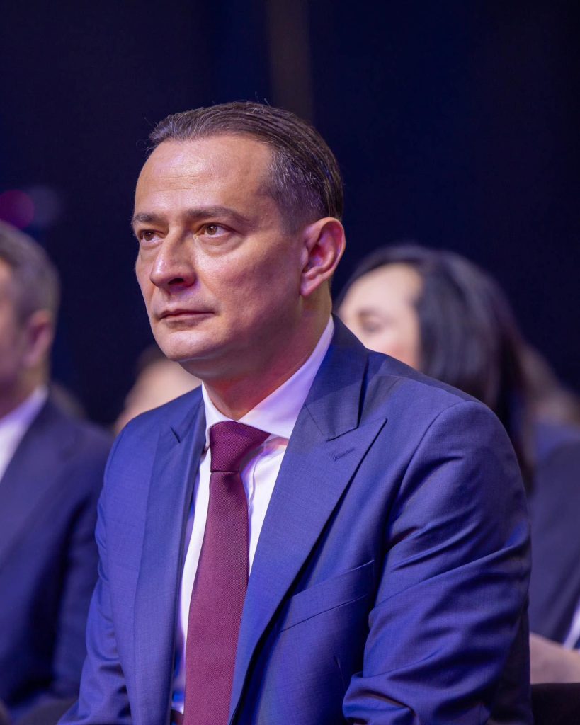 Primarii Bucureștiului, într-un schimb de replici acerb pe scena politică locală Situația politică din Capitală devine tot mai tensionată, odată cu conflictele aparent inevitabile dintre liderii principali ai administrației locale