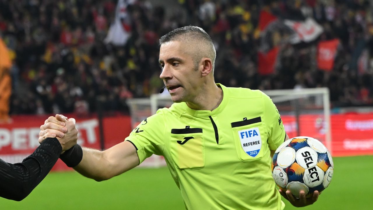 Controversă la Petrolul – FC Argeș: Verdictul unui fost arbitru important Într-un meci disputat intens, Petrolul Ploiești și FC Argeș au atras atenția nu doar prin evoluțiile jucătorilor, ci și printr-o decizie arbitrale controversate