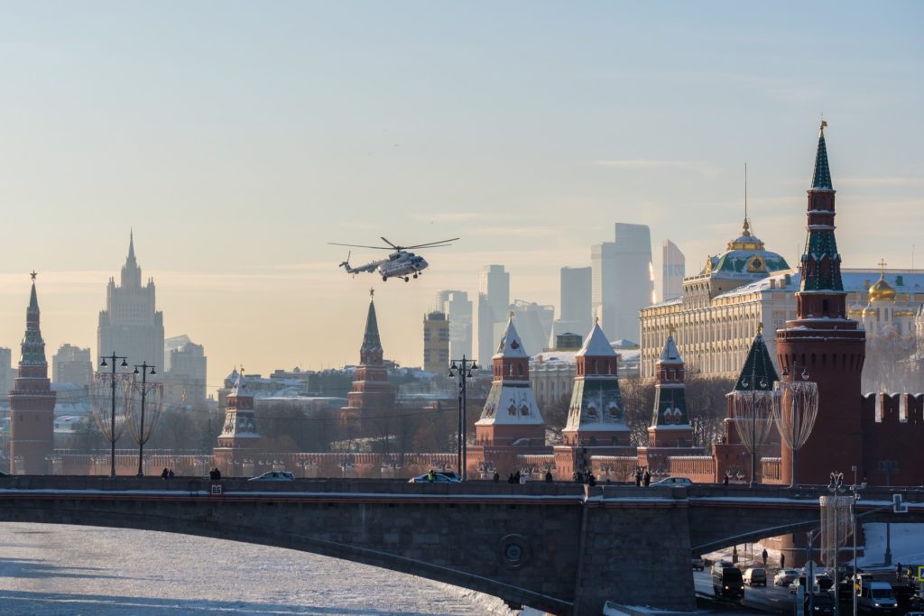 Posibilitatea unei vizite a lui Donald Trump la Moscova în cadrul paradei “Zilei Victoriei” a reaprins discuțiile despre relațiile fragile dintre Washington și Kremlin Rusia analizează în prezent posibilitatea de a-l invita pe fostul președinte american Donald Trump să participe la celebrul ceremonial de la Moscova dedicat “Zilei Victoriei”