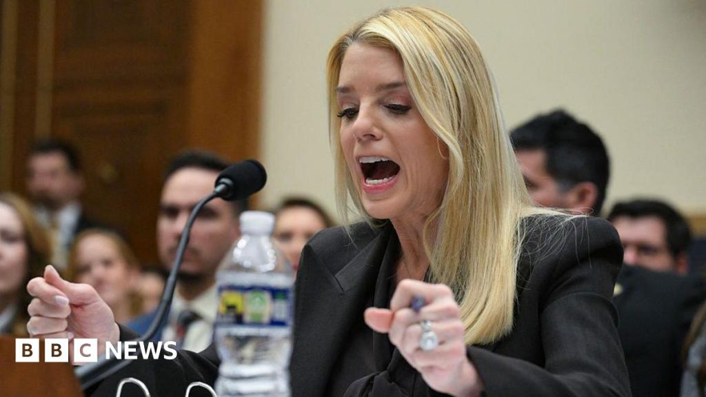 Accountability în Era Epstein: Declarațiile Congresului Într-o discuție recentă cu Melanie Stansbury, o democrată din New Mexico și membră a Comitetului de Supraveghere al Camerei, s-a pus accentul pe responsabilitatea celor implicați în scandalul Epstein