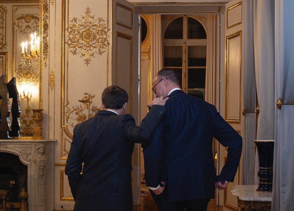 Europa își „revenire” simbolică: Londra și Berlinul își reafirmă rolul în noul echilibru geopolitic Europa pare să fi ieșit dintr-o „lungă vacanță” de pe scena globală, după decenii în care prioritățile sale au fost ancorate în consolidarea economică și integrare europeană, dar cu puține implicări directe în jocurile geopolitice mondiale