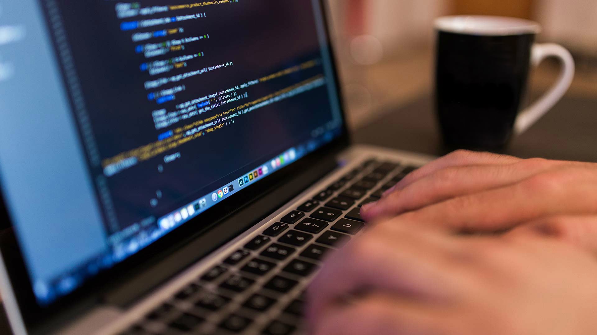 Inteligența artificială a transformant modul în care dezvoltatorii scriu și optimizează software-ul, ducând la reducerea dramatică a timpului necesar pentru a crea aplicații funcționale