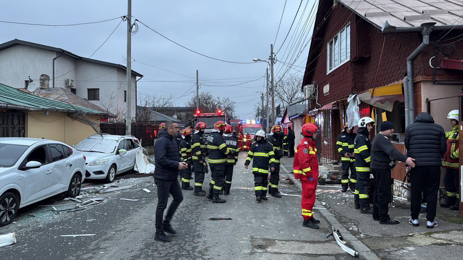 Explozie violentă la o locuință din Sector 2, București: două victime conștiente, pompierii intervin rapid O explozie puternică a zguduit miercuri dimineață o locuință de pe strada Serg