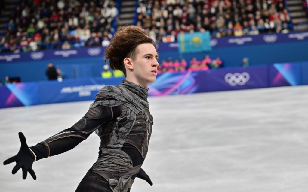 Vogue Italia promovează stilul inovator al lui Mikhail Shaidorov la Jocurile Olimpice Costumul de program scurt al patinătorului artistic kazah Mikhail Shaidorov a fost inclus în selecția publicată de Vogue Italia, recunoscând astfel creativitatea și originalitatea designului său