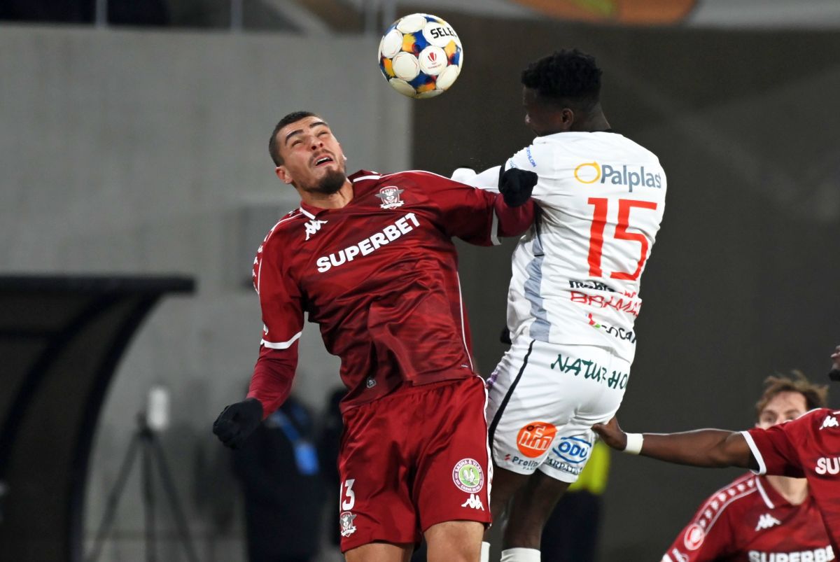 Rapid urcă pe prima poziție în Superligă cu o victorie convingătoare asupra lui Hermannstadt Rapid a obținut o victorie crucială în etapa recentă a Superligii, învingând Hermannstadt cu 3-0 într-un meci desfășurat pe teren propriu