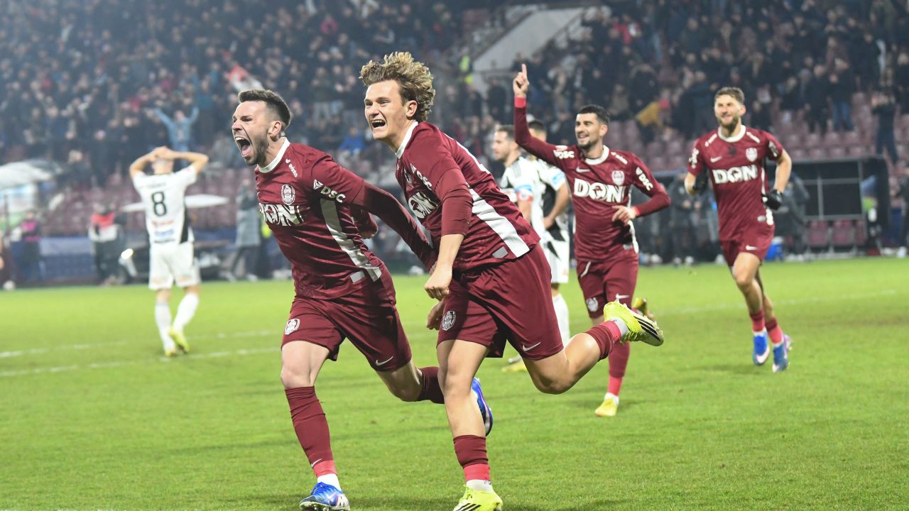 Incident violent în derby-ul clujean: patru sesizări penale În urma derbiului intens disputat între FC Universitatea Cluj și CFR Cluj, care a avut loc recent, orașul s-a văzut zguduit de violențe ce au degenerat în momente de panică