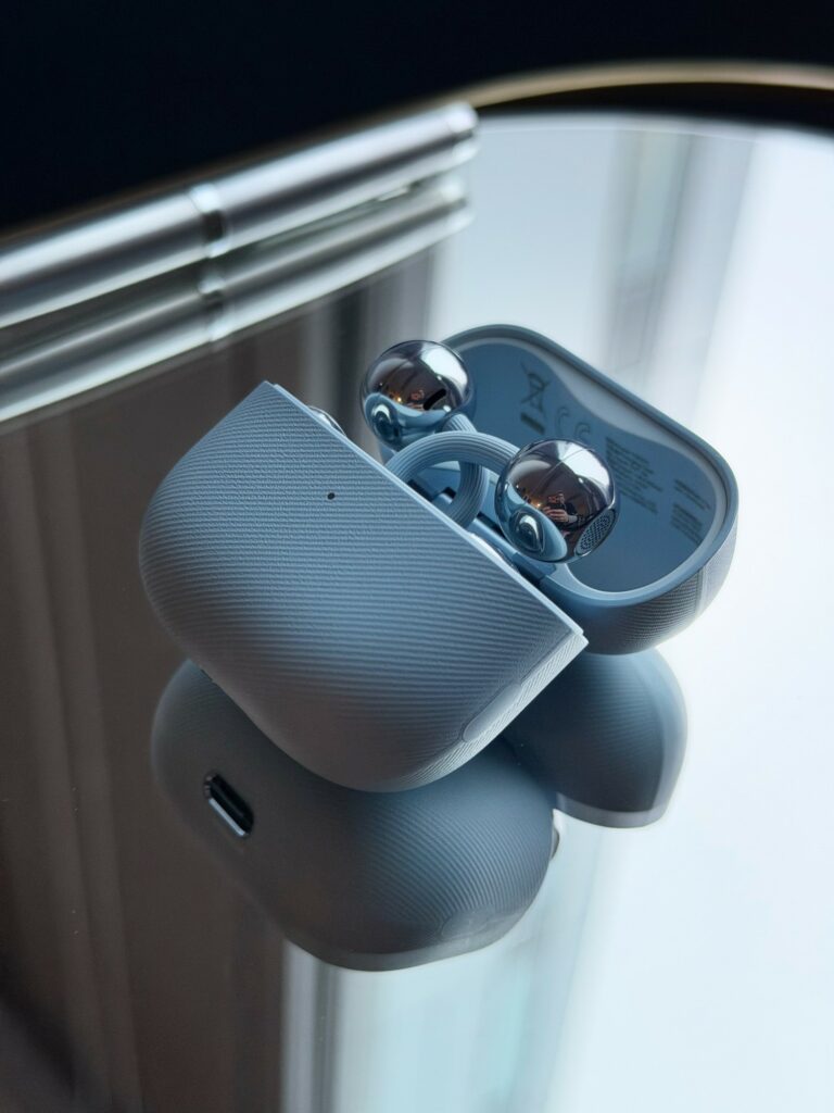 Huawei continuă să redefinească piața dispozitivelor audio portabile, lansând noua generație a căștilor FreeClip, modelul 2