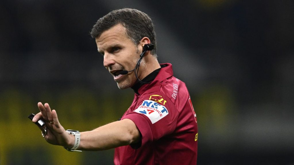 Derby-ul Italiei: Inter Milano învinge Juventus, dar arbitrarea rămâne controversată Derby-ul Italiei, confruntarea pasionantă dintre Inter Milano și Juventus, s-a încheiat cu o victorie strânsă pentru echipa antrenată de Cristi Chivu, scor 3-2