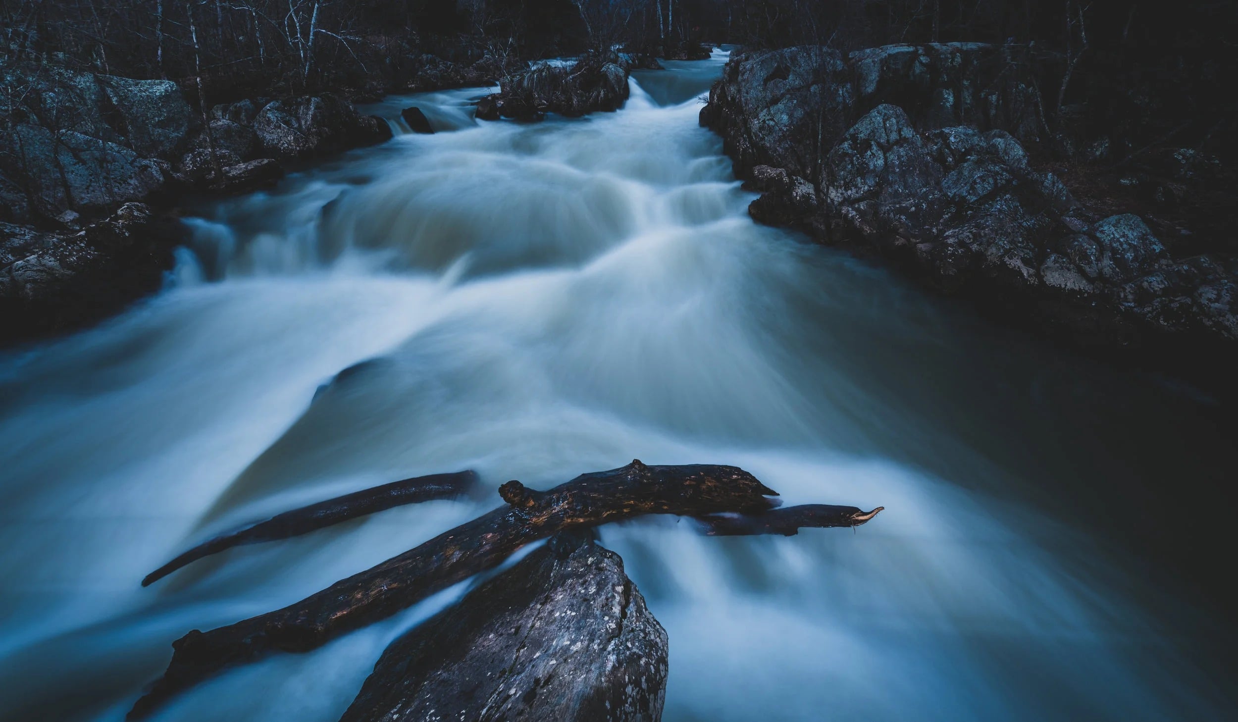 Fotografia peisajelor acvatice capătă un aspect atât de poetic, încât mulți o numesc „efect mătăsos”