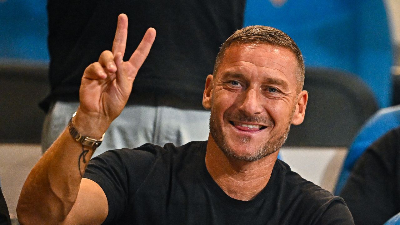 Anunț istoric pentru iubitorii fotbalului românesc: Francesco Totti își deschide o academie în București Iubitorii fotbalului românesc au toate motivele să fie entuziasmați