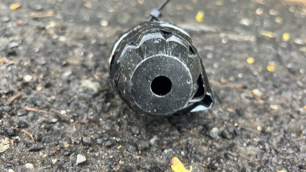 Doi tineri suedezi, în vârstă de 18 și 21 de ani, au fost condamnați marți de justiția daneză pentru tentative de terrorisme, după ce, în octombrie 2024, au plasat două grenade de mână în apropierea ambasadei Israelului din Copenhaga