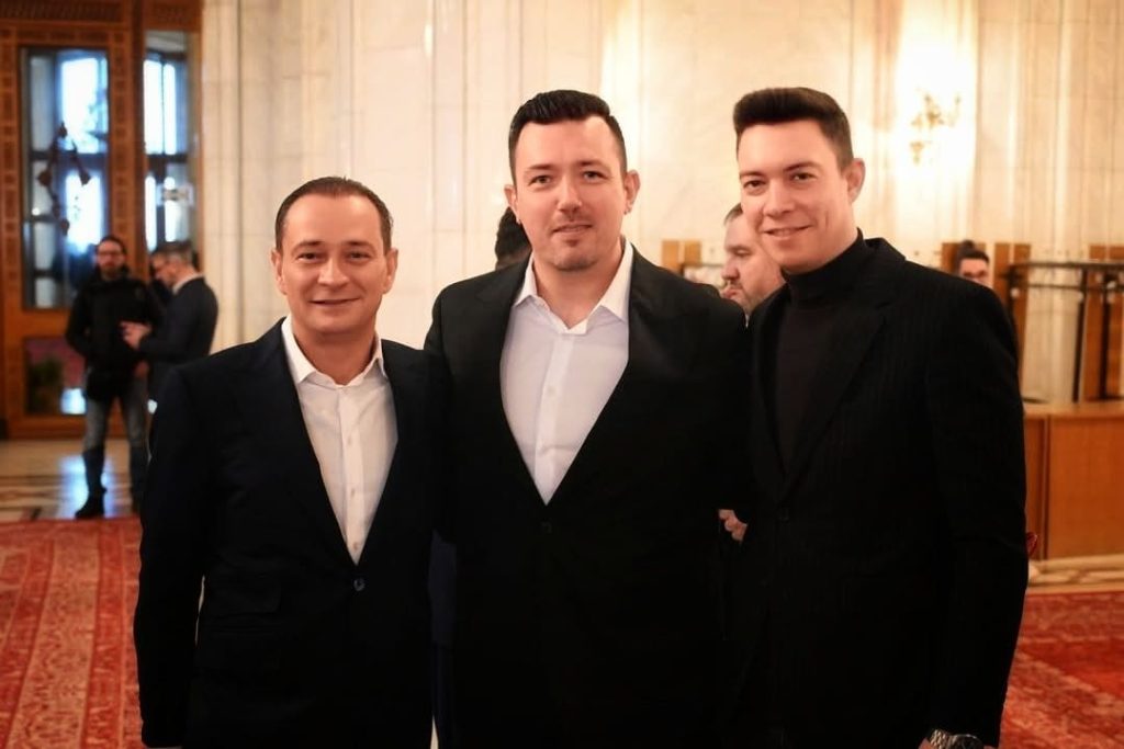 Alexandru Hazem Kansou, numit președinte interimar al PSD Sector 4, traversează un drum plin de controverse și conexiuni politice Alexandru Hazem Kansou, secretar general al organizației PSD București și consilier general, a fost recent validat de către Consiliul Politic Național al partidului în funcția de președinte interimar al PSD Sector 4