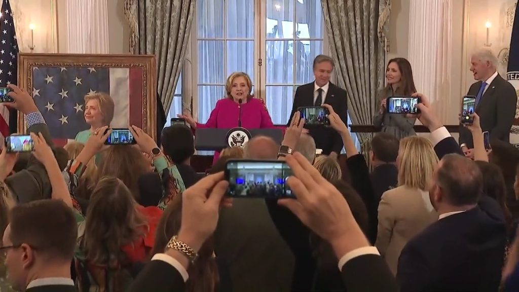 Bill și Hillary Clinton urmează să depună mărturie în ancheta privind Jeffrey Epstein, în contextul tensiunilor politice din SUA Într-un moment de maxim interes pentru scena politică americană, fostul președinte Bill Clinton și soția sa, Hillary Clinton, sunt programati să depună mărturie în fața Congresului SUA la sfârșitul lunii februarie, într-un cadru care promite să devină unul dintre cele mai urmărite evenimente din acest început de an